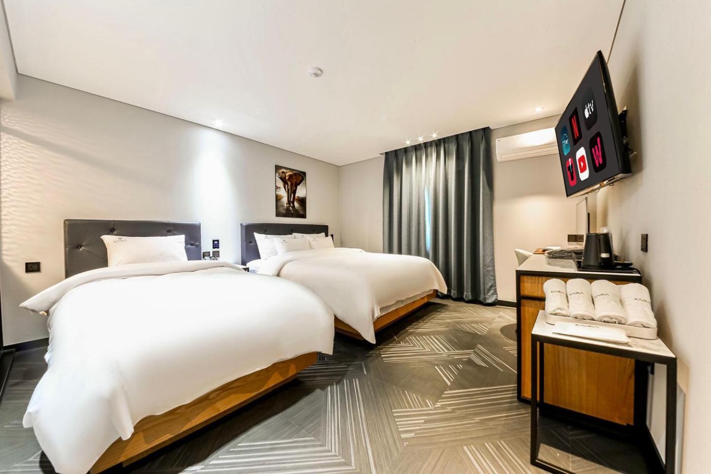Kama Hotel Jeonju Bagian luar foto